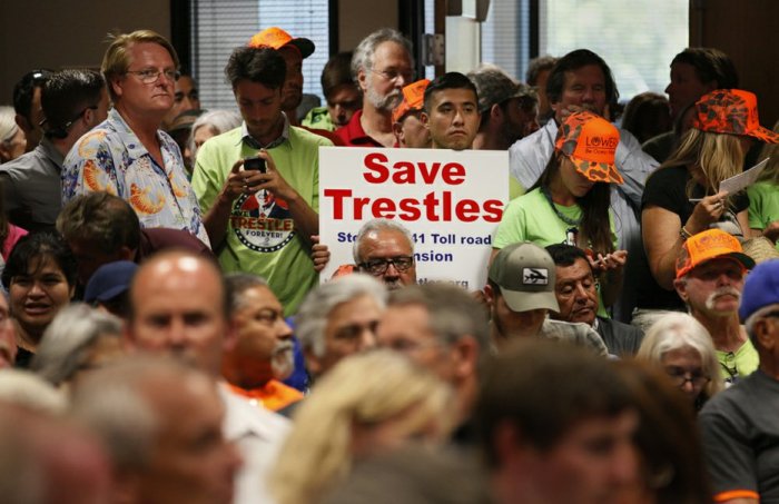 trestlesgalleryx006_t933x640